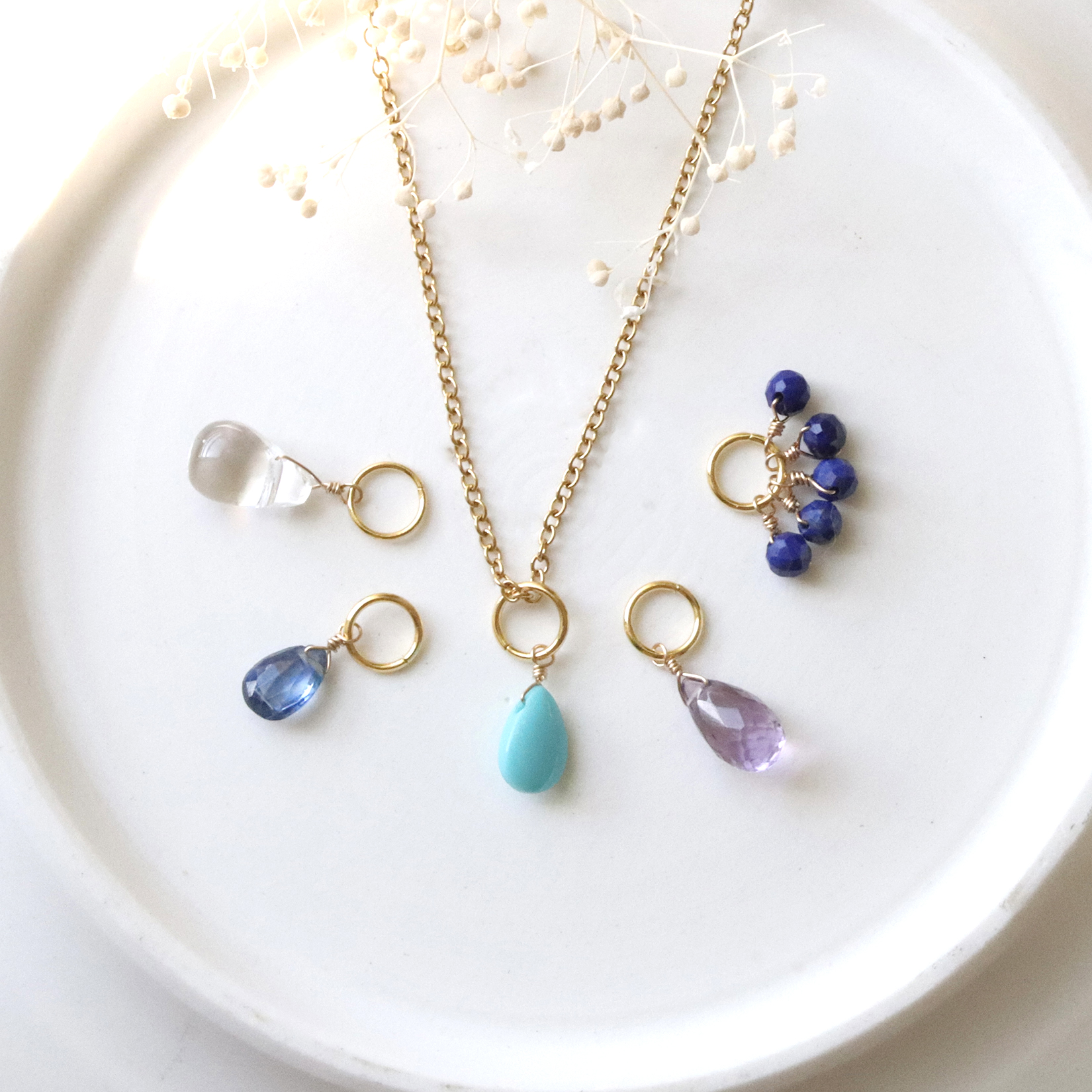 「Aqua Blue」5つの天然石チャーム 着せ替えネックレス|サージカルステンレス